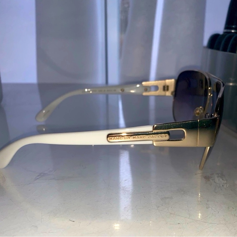 SOLD‼️ Marc Jacobs Aviator Sunglasses 🕶️🌹🥰 - Picture 3 of 5